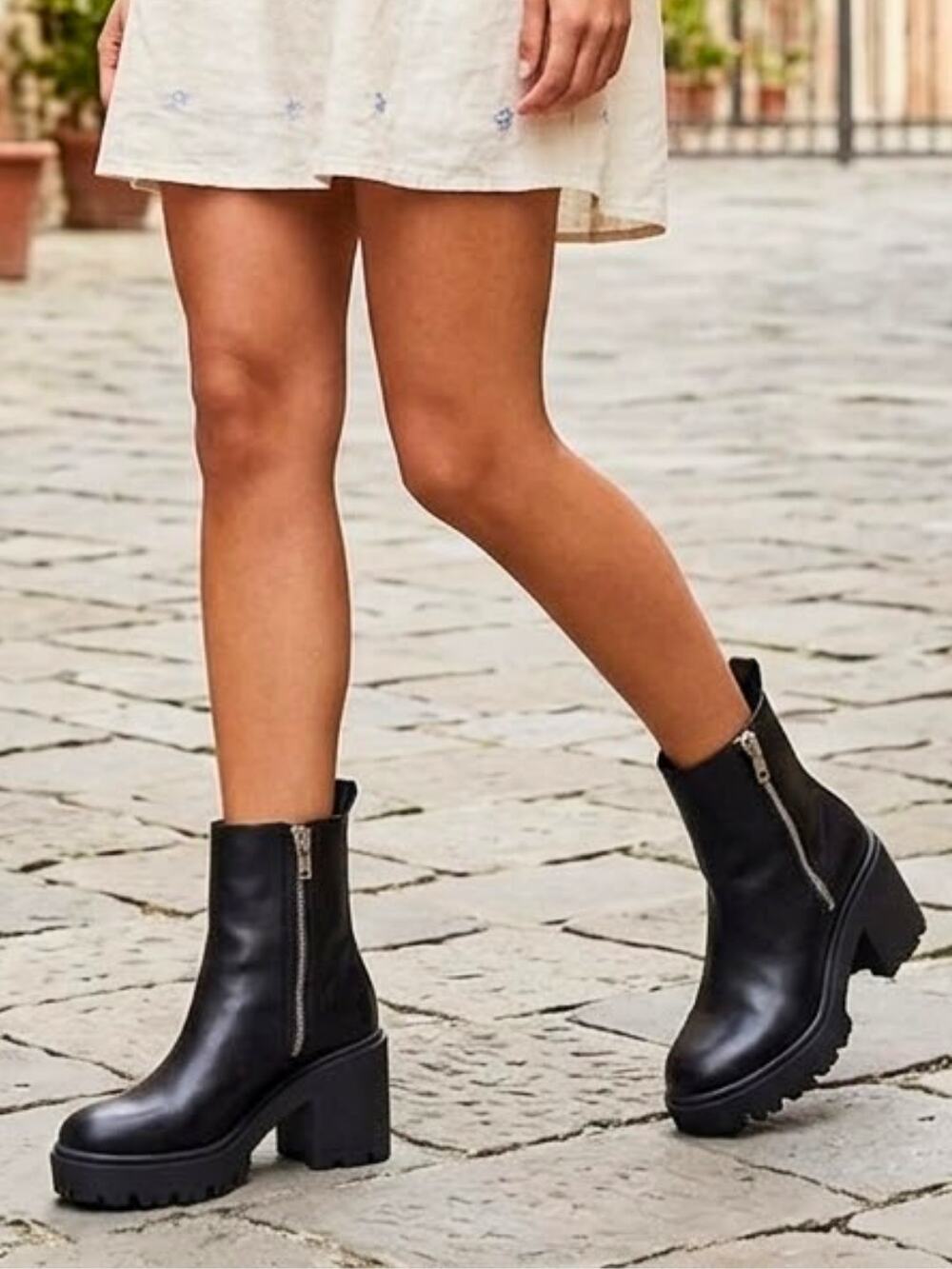 Urban Outfitters Black Double Zip Chunky Heel Boots Size 9 NIB Edgy Minimalist